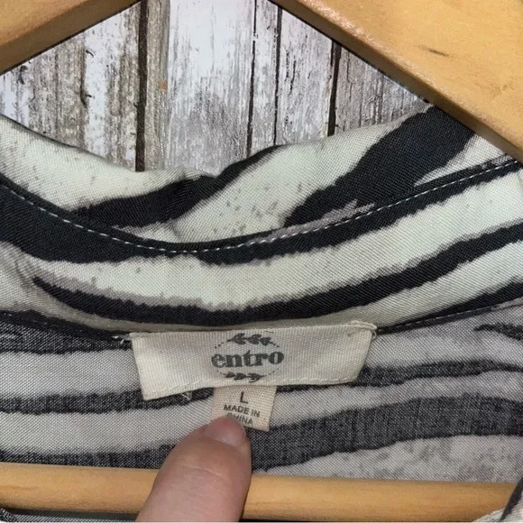 Entro Zandy Zebra Button Up - Picture 7 of 8